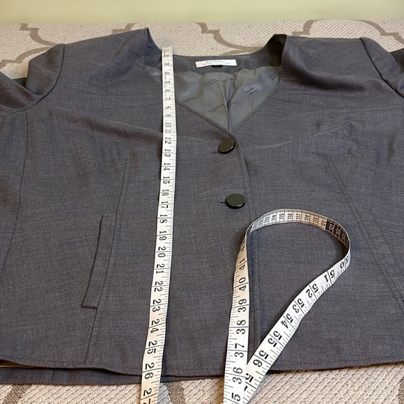 Tahari Arthur Levine gray 2 button blazer jacket - Picture 10 of 14